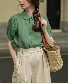 Poet Shirt Outfit, Cotton Tops Designs, Look Boho Chic, Glamour Vintage, Fashion Top Outfits, Outfit Vintage, Trendy Fashion Tops, Easy Trendy Outfits, Midi Skirts