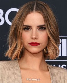 Caramel Long Bob, Emma Watson Bob, Italian Bob 2023, Bob Caramel Balayage, Caramel Bob Hair, Caramel Short Hair, Golden Brown Bob, Emma Watson Hair Color