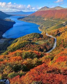 Paso Garibaldi, Lago Escondido, Ushuaia, Argentina www.topworldimages.com Nascar Race Tracks, Patagonia Travel, Under The Ocean, Ancient Greek Architecture, Enjoy Winter, Island Lake, Ancient Buildings, Urban Park