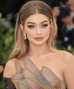 Straight Prom Hair, Gigi Hadid Hair, Guest Hair, Ball Hairstyles, Party Hairstyles, Wedding Hair And Makeup, Gigi Hadid, Bella Hadid, Down Hairstyles