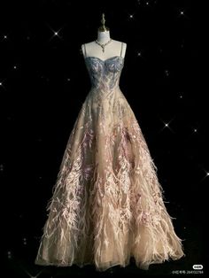 Hey Couture, Aesthetic Prom Dress, Yule Ball Dresses, Fashion Outfits Winter, Prom Dress Ideas, Beautiful Prom Dress, Couture Dress, Prom Dress Inspiration, Fantasy Gowns