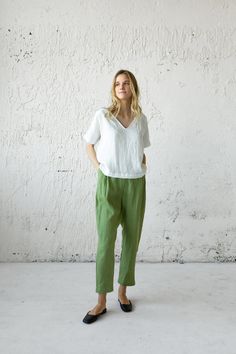 Linen Shirt Women, Summer Linen Top, White Linen Tee Simple sleeveless linen blouse with a V-neckline and is a relaxed fit, simple, and natural look. D E S C R I P T I O N: * Relaxed, loose fit * Straight silhouette * V Neck * Short dolman style sleeves D E T A I L S * Sizes: XS - XXL * 100% linen * European soft and washed linen fabric (weight 206 g/m² | 6.49 oz/yd²). Fabric is woven according to universally accepted quality requirements, corresponding to OEKO-TEX® Standard 100 certification. * Business Shoot, Linen Shirt Women, Linen Shirts Women, Fiesta Theme, Pants Linen, Linen Tee, Linen Clothing, Summer Linen, Plus Size Kleidung