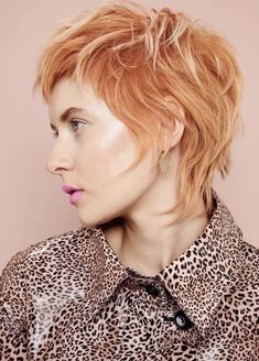 The best remedy for the winter blues and tired faces? A new hairstyle! For inspiration, we're already providing you with the most beautiful hairstyles..., #hairstyles 2024 Shaggy Short Hair, Short Shag Hairstyles, Choppy Hair, Messy Short Hair, Funky Hairstyles, Hair Affair, Edgy Hair, Mullet Hairstyle