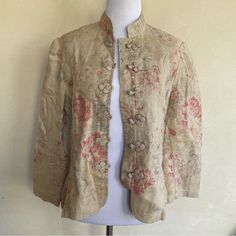 Ralph Lauren Beautiful Vintage Neutral Floral 100% Linen Light Weight Spring Summer Jacket. Sleeves Are Cropped 3/4 Length. Woman’s Sz Medium. Very Rare! ** Only Gently Worn A Couple Times. ** No Noted Flaws. ** Machine Washable. ** From A Smoke Free Environment. ** See All Pictures & Measurements. ** Message Me With Any Questions You Have. Measurements: Approximate Across Shoulders: 16.5” Armpit To Armpit: 20.5” Across Waist: 18” Across Hem: 20” Sleeve Length: 20” Cropped Sleeve Length Jacket L Spring Ralph Lauren Outerwear With Button Closure, Ralph Lauren Spring Outerwear With Button Closure, Fitted Ralph Lauren Spring Outerwear, Vintage Khaki Spring Blazer, Beige Stand Collar Blazer, Vintage Ralph Lauren Outerwear, Vintage Beige Outerwear For Spring, Ralph Lauren Spring Long Sleeve Blazer, Ralph Lauren Long Sleeve Blazer For Spring