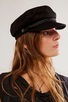 Brixton Hat Women, Leather Hats For Women, School Simple Outfits, Fiddler Hat Outfit, Fiddler Cap Outfit, Outfits For School Simple, Baker Boy Hat Outfit, Europe Shoes, For School Outfits