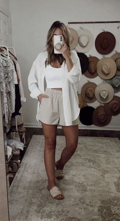 Hot Mom Summer Outfits, Women’s Summer Outfit, Summer Outfits 2023 Fashion Trends Women Over 30, Women’s Summer Outfits, Mexico Dinner Outfits, Easy Vacation Outfits, Stay At Home Mom Outfits Summer, Warm Vacation Outfits, House Warming Outfit Ideas