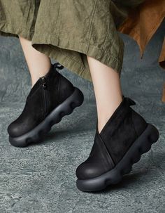 Non-slip Handmade Retro Leather Platform Boots — Obiono Obiono Shoes, Wide Feet Shoes, Elegant Chunky Heels, Leather Platform Boots, Women Shoes Online, Chunky Heels Sandals, Retro Shoes, Rubber Shoes, Kinds Of Shoes