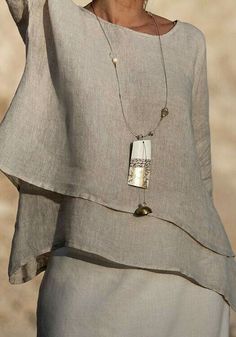 Gauze Tunic, Linen Layers, Linen Gauze, Short Hairstyle, A Necklace, Mode Inspiration, Linen Dresses, Linen Clothes, Balayage