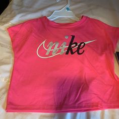 New Cute Stylish Little Girls Nike Top Pink Letter Print Tops For Playwear, Sporty Pink Top For Playwear, Sporty Pink Tops For Playwear, Cute Pink Sports Tops, Cute Short Sleeve Sports Tops, Cute Logo Print Tops For Spring, Cute Spring Tops With Logo Print, Cute Cotton Sports Top, Nike Cotton Tops For Spring