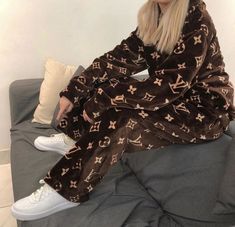 Street Tshirt, Vuitton Outfit, Stylish Inspiration, Boujee Outfits, Cute Sleepwear, Jeans Shirt, Mode Inspo, Swag Outfits, Teen Fashion Outfits