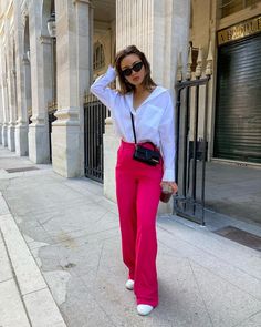 Light Academia Lifestyle, Pink Trousers Outfit, Colored Pants Outfits, Pink Wide Leg Trousers, Wide Leg Trousers Outfit, Pant Outfits For Women, Wide Leg Pants Outfit