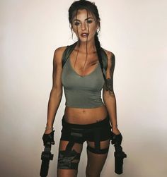 Halloweenský Makeup, Laura Croft, Halloween Coustumes, Halloween Fest, Holloween Costume, Fest Outfits, Diy Kostüm, Halloween Tattoo, College Halloween