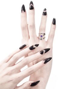 unhas pretas/ unhas/ unhas pontudas/ unhas stilleto/ unhas lindas/ unhas elegantes/unhas bonitas/ unhas coloridas/ unhas / unhas nude Rei Aesthetic, Sterling Silver Midi Rings, Violet Colour, Midi Rings Silver, Goth Accessories, Gel Mani