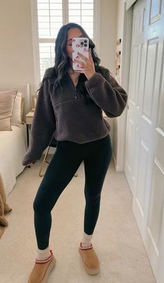 Cozy Casual Outfits, Fall Comfy Outfits, Slipper Outfit, Mockup Ideas, Mom Fits, Ugg Slipper, Minimalist Wardrobe Capsule, Seasonal Outfits