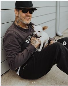 Mike Ness, Old Chihuahua, Channel Outfits, Mens Dress Hats, Bald Men Style, Social Distortion, Minimalist Fashion Men, Hot Dads, Dad Fashion