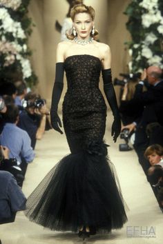 Channel 1995 Runway, 90s Modeling, Vintage Ysl Dress, 1990s Runway, Saint Laurent Couture, Dress And Gloves, Vintage Haute Couture, Yves Saint Laurent Couture