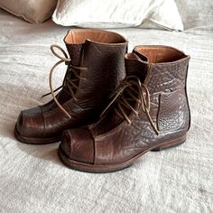 Absolutely Beautiful Handmade Boots From Cydwoq. The Craftsmanship Is Really Impressive. Thick Bridle Leather In A Rich Brown. Made To Order In The Usa. Retail Is $432. Pretty Much Brand New With No Evidence Of Wear Beyond A Few Specks On The Soles. European 36/ Us Women’s 6 Please Check Out My Closet And Bundle Items To Receive A Discount. I’m Also Happy To Receive Polite Offers At Any Time! Dnd Fairy, Medieval Shoes, Cydwoq Shoes, Viking Shoes, Handmade Boots, Handmade Boot, Pretty Much, Lace Up Boots, Leather Boots