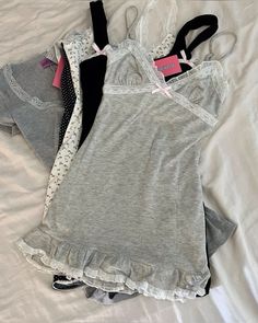 Pretty Fall Outfits, Coquette Dresses, 00s Mode, Fall Outfit Inspiration, Y2k Fall, Girl Interrupted, 2000s Outfits, Top Clothing, 2000s Fashion Outfits