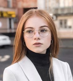 Julia Adamenko Julia Adamenko, Red Hair Woman, Girls With Red Hair, Redhead Beauty, Copper Hair, Wearing Glasses, Redhead Girl, Girls With Glasses, Ginger Hair