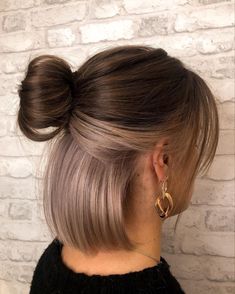 Cottage Core Hair Color, Bob Hairstyles With Highlights Brunette, Short Hair Coloring Ideas, Half Half Hair Color Underneath, Crown Hair Color Ideas, Lighter Hair Underneath, Tasteful Colored Hair, Short Narcissa Hair