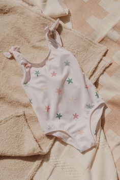 Create a stylish and comfortable swimsuit for your little one with this One-Piece Children's Swimsuit Sewing Pattern from Tiny Sewing Company. Perfect for sunny days at the beach or pool. What's Included: 📏 Sizes: 1 up to 7 years 📋 Step-by-step written instructions with photo guide [ English language ] ✂️ Seam allowance included 🧵 No serger required 🖨️ Printer-friendly PDF with layers Needed and essentials fabrics and tools! ✂️Swimwear jersey fabric and swimwear lining 🧵Stretch thread for swimwear jersey 🧵Rubber swim elastic Instant Digital Download: This is a digital product. No physical item will be mailed. Download your files immediately after payment. QUESTIONS?  If any questions or any support is needed please feel free to contact with me.  Tiny Sewing Company. All rights reserv Kids Swimwear Pattern, Swim Sewing Pattern, Swimsuit Patterns, Swimsuit Sewing Pattern, Oneill Swimwear Kids, Kids Swimsuit, Toddler Swim, Swimsuit Pattern Sewing, Kids Swimsuits Bikinis Size 7/8