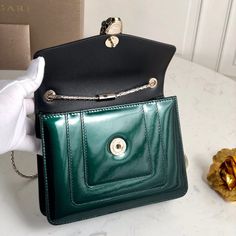 Size: 20cm*14.5cm*5cm It comes with Dust box, Care manual, Tag, and Paper bag. High-end Pouch Bag For Gift, Gift Box Bag With Original Box In Pouch Shape, High-end Pouch Shoulder Bag As Gift, Luxury Rectangular Clutch With Top Carry Handle, Luxury Rectangular Clutch With Top Handle, Luxury Clutch With Top Carry Handle, Designer Green Pouch Box Bag, High-end Clutch As A Gift, Luxury Satchel Flap Bag With Original Box