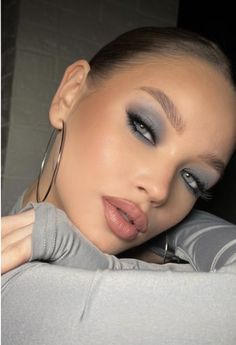 Makeup Look For Blue Eyes, Makeup For Grey Eyes, Cool Tone Makeup, Makeup Blue Eyes, Grey Eye Makeup, Maquillage On Fleek, Mekap Mata, Grey Makeup, 20 Makeup