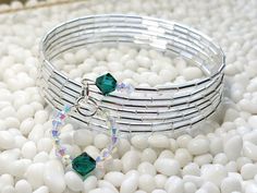 Seed Bead Bracelets With Memory Wire, Christmas Memory Wire Bracelet, Memory Wire Bracelets Diy, Boho Memory Wire Bracelets, Wire Bracelets Diy, Beaded Memory Wire Bracelets Fire Mountain Gems And Beads, Purple Memory Wire Bracelets, Bracelet Emerald, Wire Jewelry Patterns