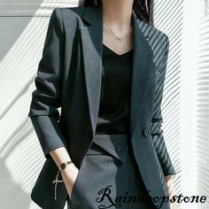 Cocktail Attire Pants Woman, Women In Black Blazer, Lady Office Wear, Grey Pants Black Blazer, Ceo Suit, Suite Women Outfit, Dark Suit For Women, Business Women Style, Womens Sets