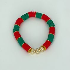 This is the perfect festive Christmas themed bracelet. It’s so much fun and can be worn alone or stacked with many other options Bracelets are “one size fits most” and are designed to fit wrists up to 7.0”. *Bracelets usually ship within 3-5 business days. Please be aware that due to the unique and handmade nature of each product, color, shapes, and bead sizes may vary slightly from the photos and description. Christmas Bracelet Ideas, Pulseras Aesthetic, Christmas Fair Ideas, Christmas Jewelry Diy, Heishi Bracelets, Clay Bracelets, Diy Jewelry Making Tutorials, Friendship Bracelets With Beads, Bracelets Patterns