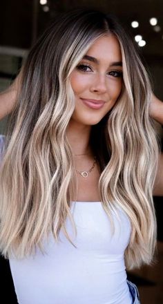 Highlights And Lowlights Blonde, Blonde Ombre Hair Color, Blonde Highlights And Lowlights, Blonde Ombre Hair, Haircolor Ideas, Baylage Hair, Blonde Hair Goals, Blonde Hair With Roots