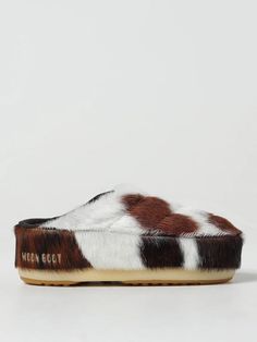 DESCRIPTION:.• Style: Casual-chic, Contemporary.• Logo: Contrasting.• Materials: Animal-print pony hair.• Lining: Shearling.• Model: Slip on.• Toe: Round.• Heel: With adjustable strap.• Sole: Rubber , Platform.DETAILS AND CARE:.Composition 100% Cow Fur.SIZE AND FIT:.Sizes not available Brown Moon, Apres Ski Boots, Contemporary Logo, Shoes For Woman, Boot Shoes, Animal Print Fashion, Moon Boots