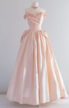 Silk Wedding Gown, Bridal Gowns Vintage, Vintage Clothing Boutique, Pink Prom, Ball Gowns Evening, Dress Forms, A Line Prom Dresses, Satin Prom Dress, Pink Prom Dresses