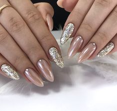 Nye Nails Short, Nye Nail Ideas, Nails Nye, Wedding Nail Art Designs, Strawberry Nail Art, Chrome Designs, Nye Nails, Nails Elegant, Gold Nail Polish