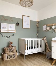 Hoge lambrisering in de kinderkamer Baby Boy Room Nursery, Green Nursery