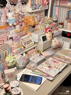 Kawaii Desk Decor, Diy Stationary, Dream Bedroom Inspiration, Room Organisation, Cute Stationary School Supplies, Desk Inspiration, Dream Apartment Decor, Desk Makeover, Room Redesign