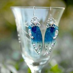 Description What a beautiful fairy wing earrings！ 🦋Earrings are part of those jewelry items that a woman simply cannot go without, as it clearly depicts their character and style. 🦋 🦋Inspired by nature's butterflies, the butterfly frame is exquisitely designed, and the butterfly wing earrings perfectly demonstrate individuality and elegance. 🦋The butterfly wings are colored in the sun, with gradient colors, embellished with diamonds. The earrings restore the texture of the butterfly wings an Sprite Fairy, Butterfly Wings Earrings, Fairy Wing Earrings, Gradient Butterfly, Wings Earrings, Butterfly Wing Earrings, Diamond Butterfly, Sugar Plum Fairy, Surgical Steel Earrings