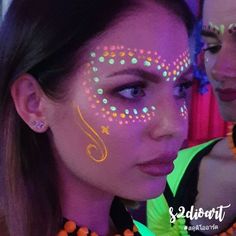 Glow Party Body Art, Neon Face Painting Ideas, Glow Face Paint Ideas Neon Party, Glow Party Face Paint Ideas, Neon Rave Makeup, Uv Face Paint Ideas Simple, Glow Face Paint Ideas, Neon Party Makeup Ideas