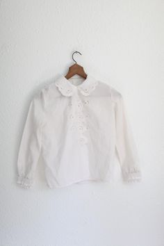 small fit shoulders:14 1/2" pit to pit:19" length:22" sleeve:21" gently used vintage condition. White Embroidered Blouse With Peter Pan Collar, Classic White Tops With Peter Pan Collar, Classic White Top With Peter Pan Collar, White Classic Top With Ruffled Collar, Classic White Top With Ruffled Collar, Vintage Lace Collar Button-up Top, White Retro Top With Ruffled Collar, Retro White Top With Ruffled Collar, White Classic Shirt With Ruffled Collar