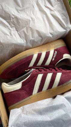 Burgundy Adidas Shoes, Adidas Spezial Burgundy, Red Adidas Shoes, Adidas Spezials, Shoo Shoo, Spezial Adidas, Burgundy Adidas, Expensive Outfits, Burgundy Sneakers