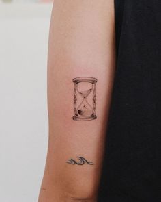 Hourglass Tattoo Hourglass Tattoo Ideas, Hourglass Tattoos, Watercolor Tattoo Ideas, Henna Body Art, Eternal Beauty, Capturing Moments, Minimal Tattoo