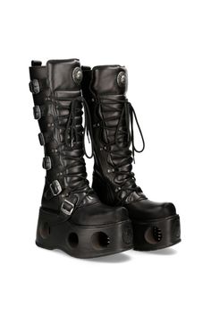 Featuring a unique spring sole design, these boots provide superior comfort and support with every step. The sole is made from durable materials that are designed to absorb shock and provide stability, making them ideal for everyday wear. Punk Platform Boots, Emo Boots, New Rock Boots, Rock Boots, Gothic Boots, Metallic Boots, Punk Boots, Black Platform Boots, Genuine Leather Boots