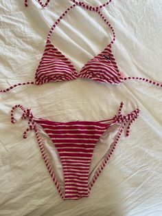 One Piece Swimsuit Cute, 90s Bikinis Vintage, Y2k Bikinis, Y2k Swimwear, Bathing Suit Fits, Cute Summer Bikinis, Roxy Bathing Suits, Aesthetic Swimsuit