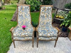 two chairs sitting next to each other in the grass