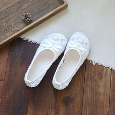 28 Comfortable White Slip-on Flats, Non-slip Slip-on Flats, Comfortable White Flats With Round Toe, Non-slip Ballet Flats, White Lace-up Flats With Rubber Sole, Non-slip Ballet Flats With Round Toe, White Summer Flats With Rubber Sole, White Slip-on Flats With Rubber Sole, Summer Lace-up Round Toe Flats