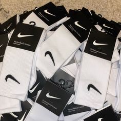 50 Pairs of White Nike Socks Nike Socks Men, Nike Socks Aesthetic, Nike Socks Outfit, White Nike Socks, Gym Socks, Football Dress, Socks Aesthetic, Custom Sneakers Diy, Socks Nike