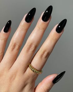 Classic Almond Nails: Keep the timeless almond shape but switch up the color by opting for neon shades. The contrast between the classic shape and vibrant hues creates a fun and eye-catching look. Nails Shape, Nail Decor, Nail Shimmer, Classy Nails, Funky Nails, Chic Nails, Beauty Favorites