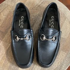 Genuine Leather, Excellent Condition, Size 5d. Great Versatile Loafer That Looks Great With Just About Anything! This Is A Men’s Shoe But Fits A Size 7.5/8 In Women’s. Look Up Gucci 5d Sizing For More Detail :) Gucci Loafers, Shoes Vintage, Gucci Shoes, Vintage Shoes, Vintage Gucci, Flat Shoes Women, Loafer Flats, Looks Great, Genuine Leather