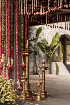 Devika Narain Indian Outdoor Wedding Decor, Devika Narain, Reception Decoration Ideas, Wedding Decorations Ideas, Indian Wedding Flowers, Home Flower Decor, Floral Installations