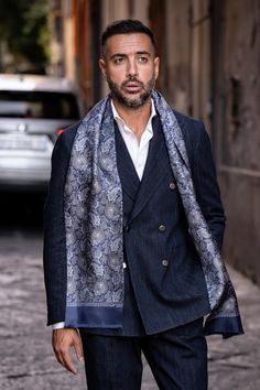 One side features a refined herringbone pattern, while the other boasts a classic paisley design, giving you two sophisticated looks in one scarf. 100% Made in Como, Italy. Sized for a perfect drape: Approx: 8.5” x 70”. This allows for an elegant look that sets you apart. Most men's scarves of this type are available in a 60"-63" length which is simply too short for most men for adequate coverage and drape. 100% silk twill: A soft, silky fabric traditionally used in men's tailoring for its look and its drape. Characterized by a diagonal weave which makes it very durable. Double sided: This means that the same silk is on both sides, so no matter how you wear it, it looks great. Hand fringed hem: The short ends are left open with an eyelash hem. This keeps the scarf from curling and looks fa Outfits With Scarves, Mens Scarf Fashion, Men's Scarves, Scarf For Men, Ways To Wear A Scarf, Scarf Outfit, Como Italy, Silky Fabric, Romantic Dress